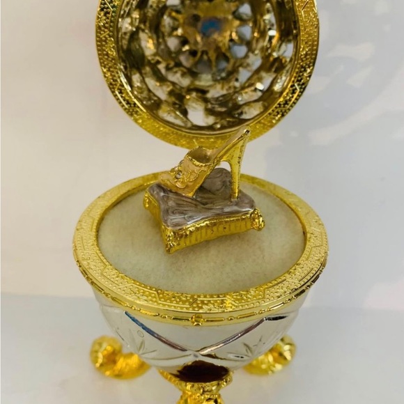 Musical Footed Fabergé style egg Box - Picture 3 of 5
